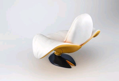 Кресло в форме кожуры от банана в фото