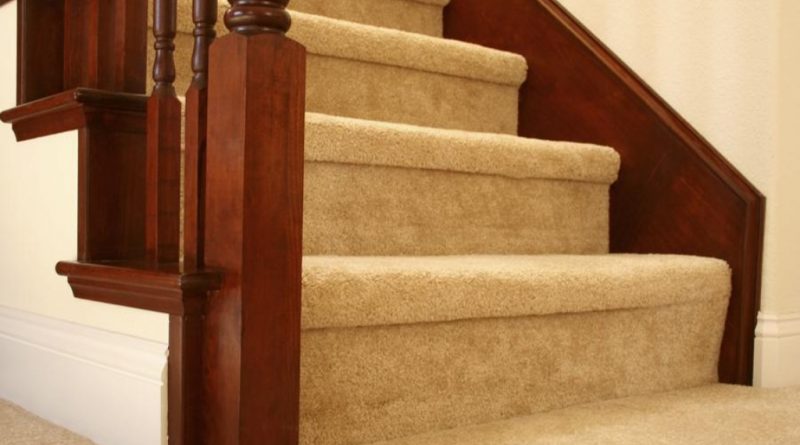 Накладки для ступеней лестницы: критерии выбора и способы укладки ковролина в фото