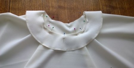 Как сшить платье на осень с цельнокроеным рукавом: выкройка с описанием по пошиву в фото