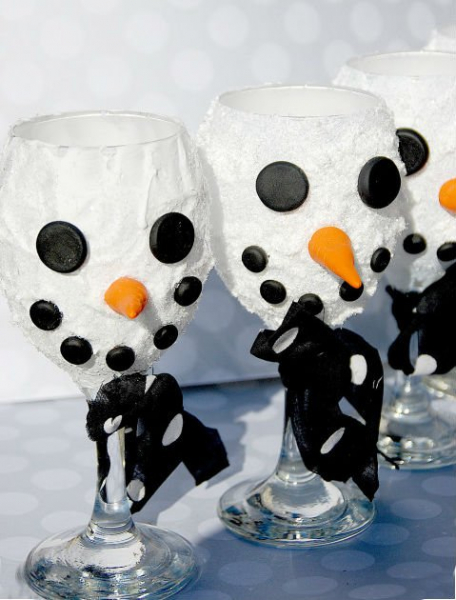 Новогоднее украшение бокалов в виде снеговика своими руками в фото