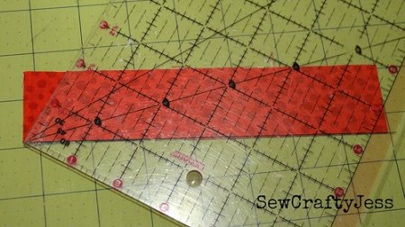 Лоскутная геометрия: красочный коврик для кухни в фото