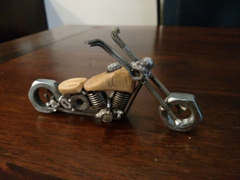 Мини-фигурка мотоцикла из гаек своими руками в фото