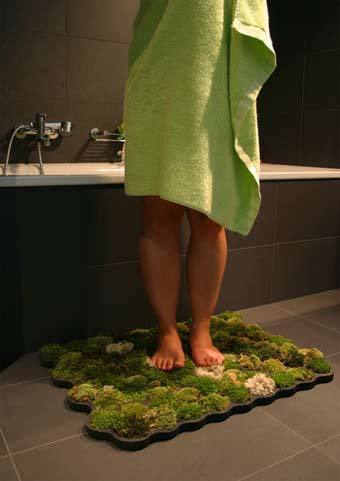 Живой коврик для ванной в фото