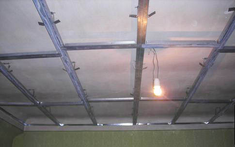 Одноуровневый потолок из гипсокартона своими руками: доступно и наглядно в фото