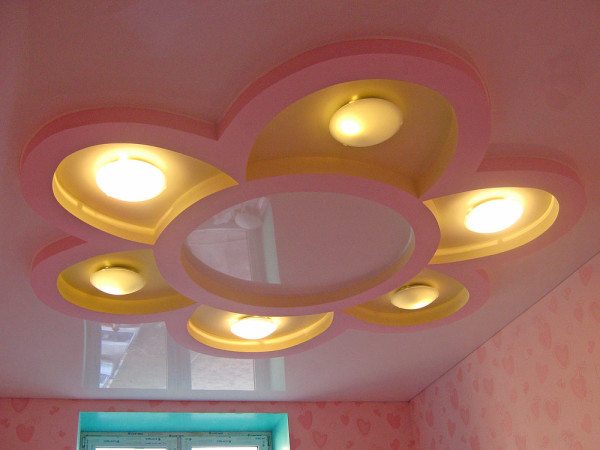 Цветок из гипсокартона на потолке – как просто украсить интерьер помещения в фото