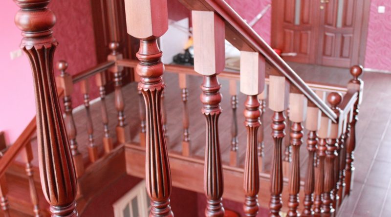 Как самостоятельно установить балясины на лестницу: способы крепления и особенности монтажа в фото