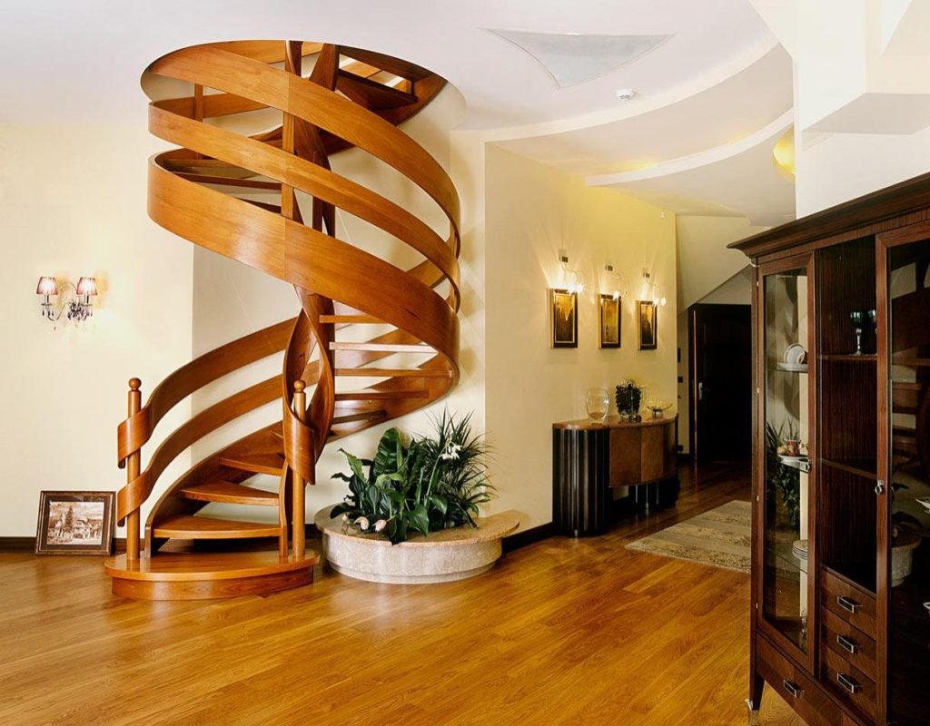 Особенности дизайна гостиной с лестницей и идеи оформления |+76 фото