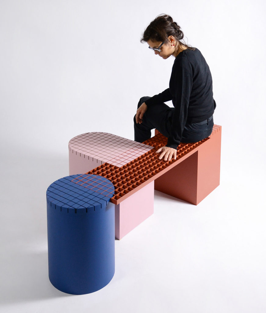 Дизайнеры из Бельгии создали скамью – трансформер