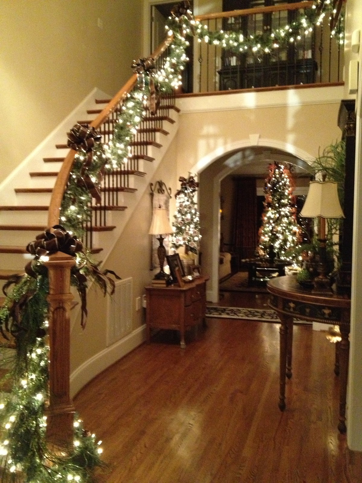 Идеи украшения лестницы к рождеству