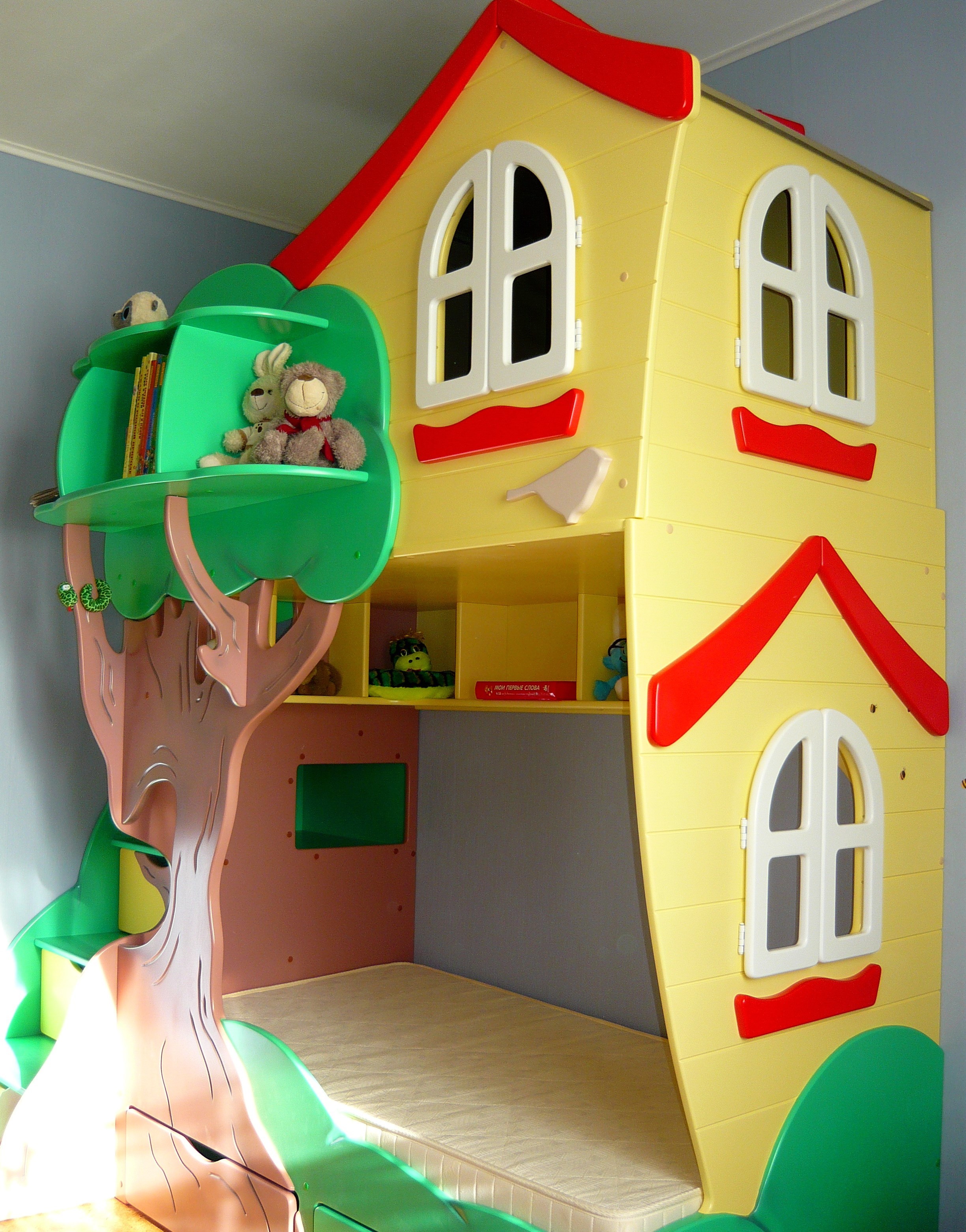 Домик на дереве для ребенка в комнате: возможно ли? И как?