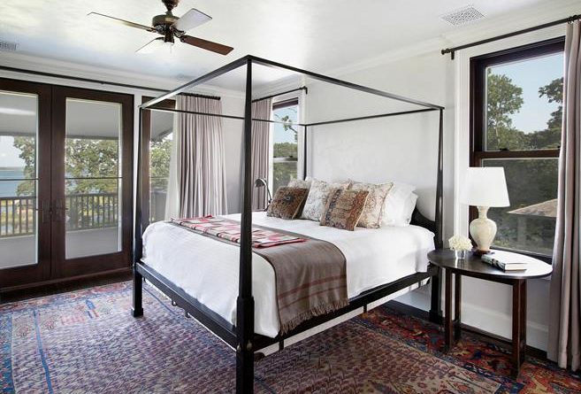 Обзор особняка Ричарда Гира: 12 спален, 12 ванных комнат и свой пляж