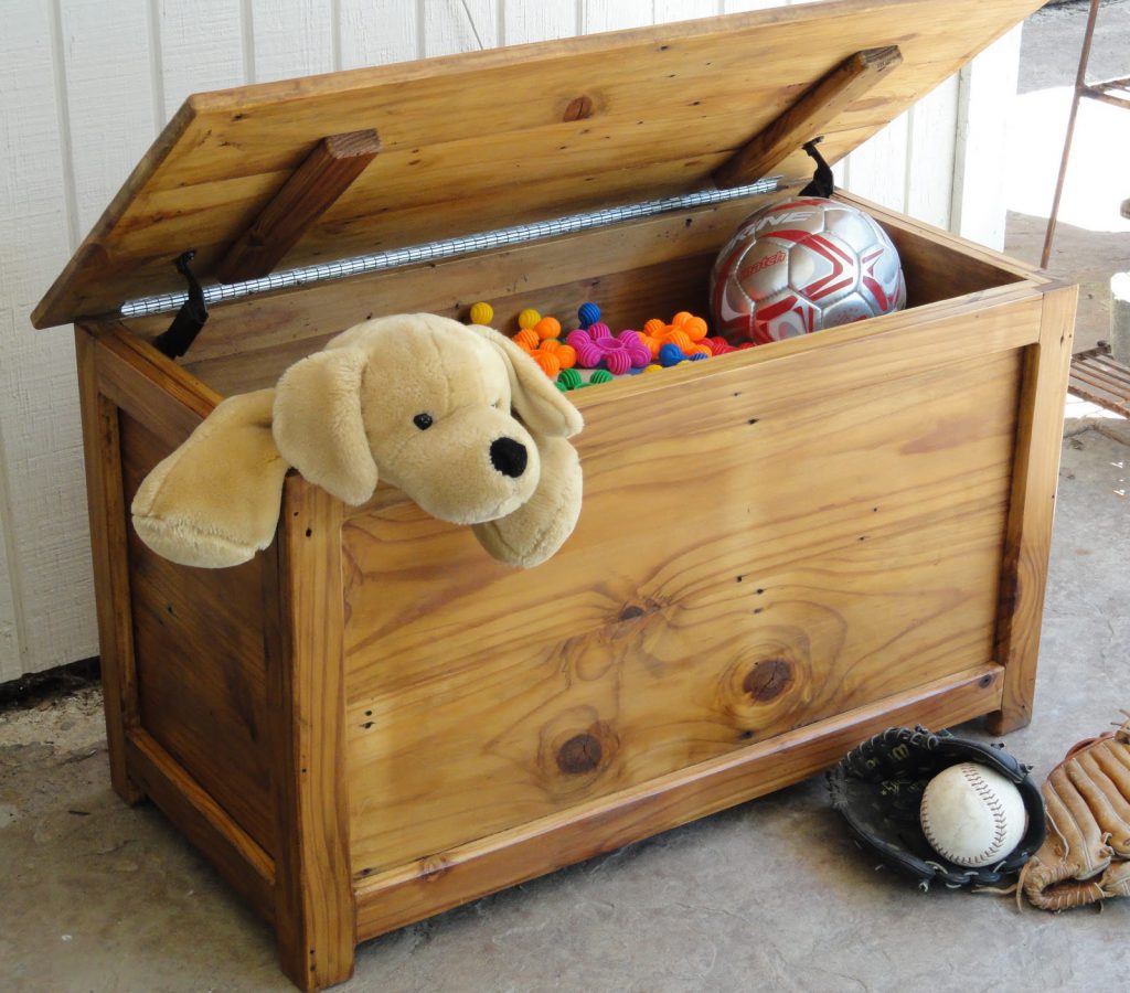 636147378907345240 1449046195 homemade toy box plans