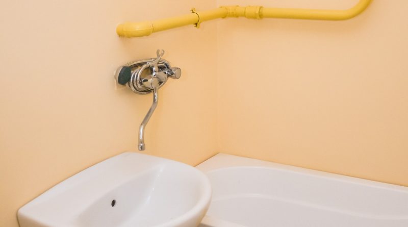 7 оригинальных способов спрятать трубы в ванной