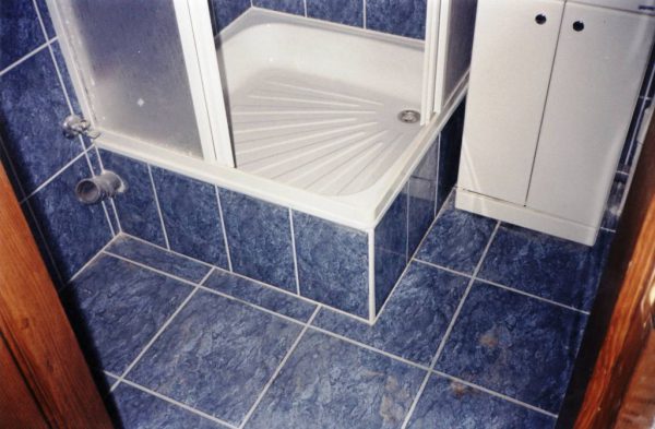 Как установить душевую кабину в малогабаритной ванной комнате без туалета