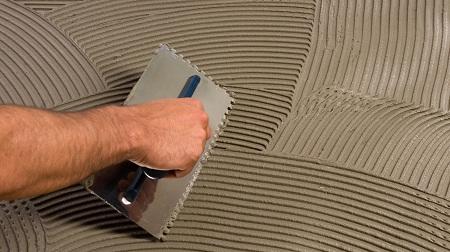 Чем приклеить керамическую плитку к бетону?
