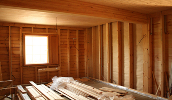 				Эффективные способы утепления стен изнутри деревянного дома