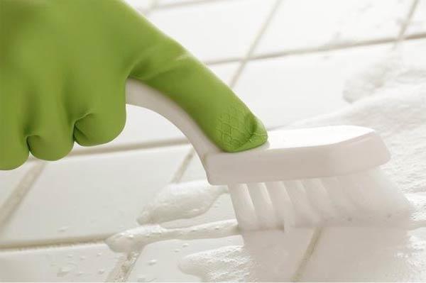 Как почистить швы между плиткой на полу: качельную отмыть, межплиточное средство от грязи, напольную отбелить