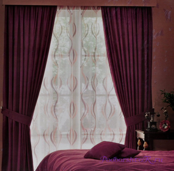 А вы знаете, как правильно применить бордовые шторы в интерьере комнат ?