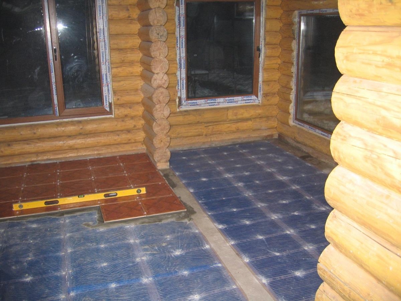 Плитка на пол в деревянном доме: как приклеить на стену дерево, плиточный клей, технология и как уложить