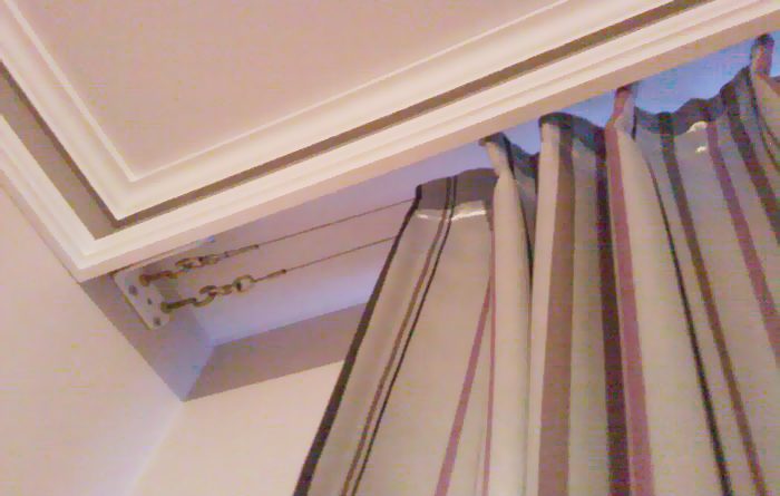 Как сделать карниз для штор своими руками из подручных материалов?