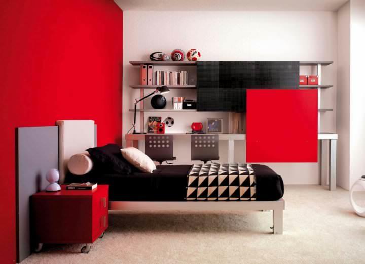 Красные обои в интерьере: фото, черные для стен, какие шторы подойдут, белый мамонт, фон, цвета, маки с золотом, под кирпич, для кухни, видео