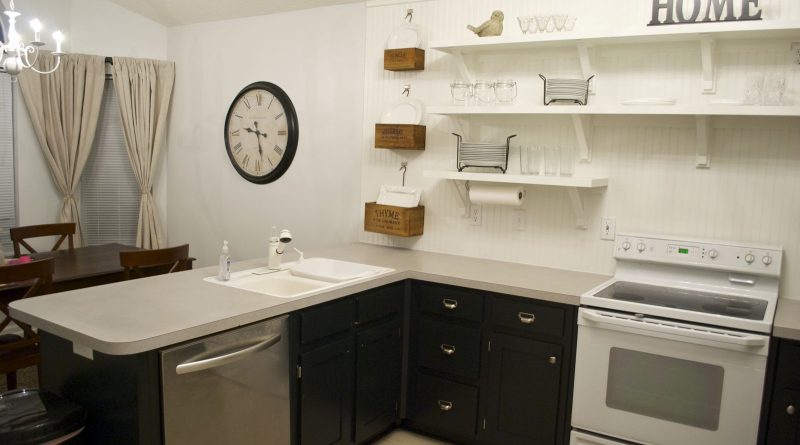 Как обойтись без навесных шкафов на кухне?