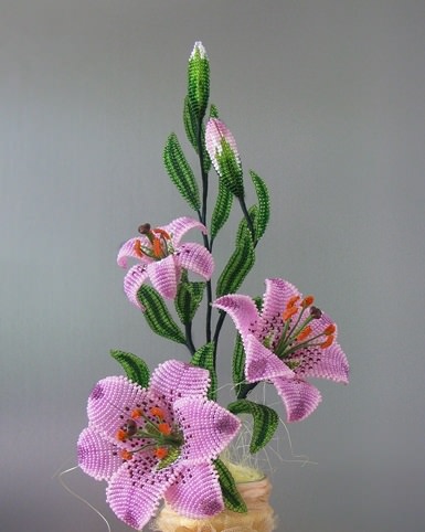 Цветы из бисера лилия видео