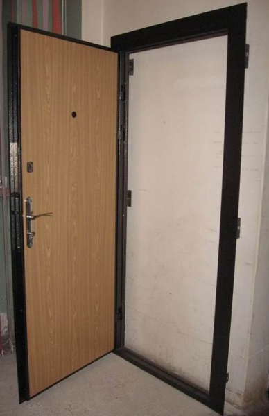 Входные металлические двери в Леруа Мерлен