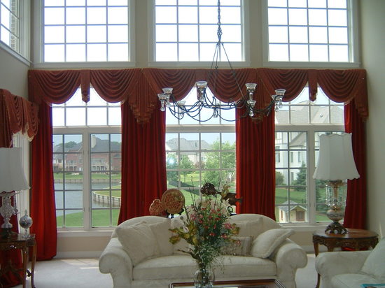 Какие шторы выбрать на большие окна