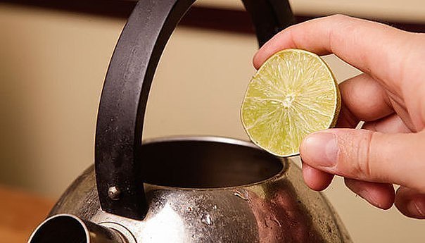Как с помощью лимона избавиться от накипи в чайнике?