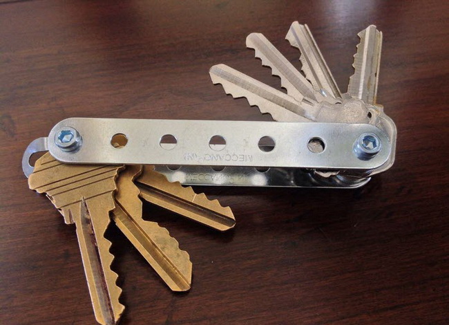 Делаем органайзер для ключей в виде раскладного ножа