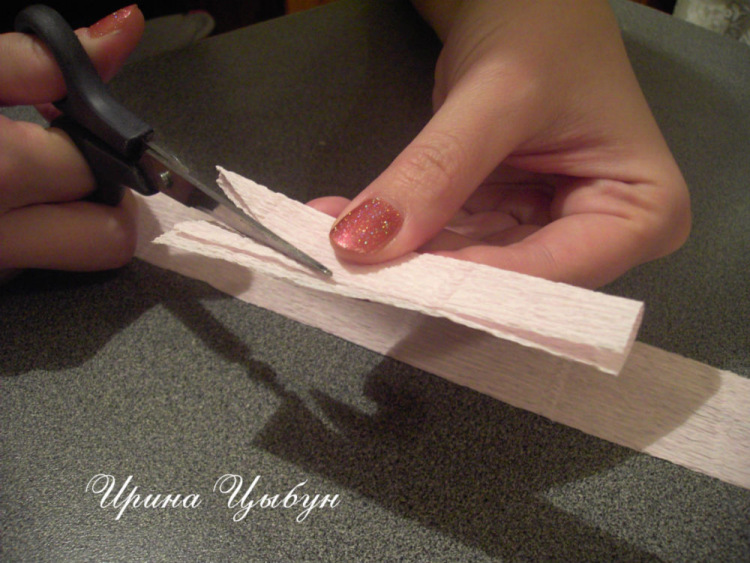 Лилии из гофрированной бумаги с конфетами своими руками с видео
