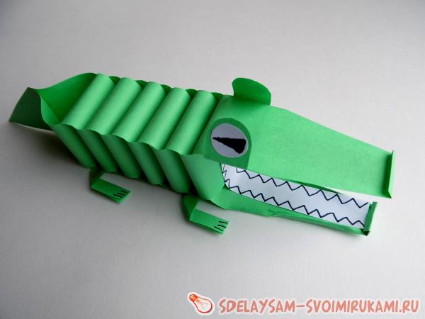 Поделка крокодил из бумаги: схема оригами для детей