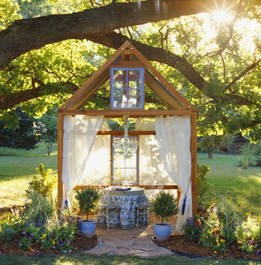 Беседки в садовом дизайне: маленький домик для отдыха на даче (35 фото)