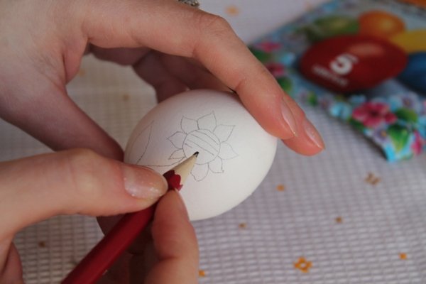 Роспись яиц воском: мастер-класс в домашних условиях с фото и схемами