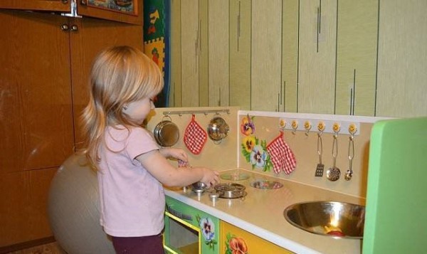 Стильная кухня для девочек своими руками