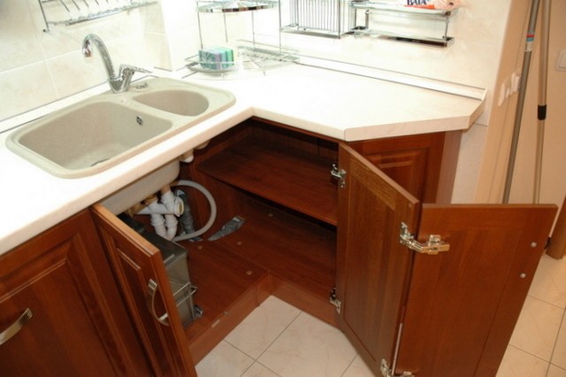 Напольный и навесной угловой кухонный шкаф