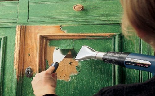 Как быстро снять старую краску с деревянной двери