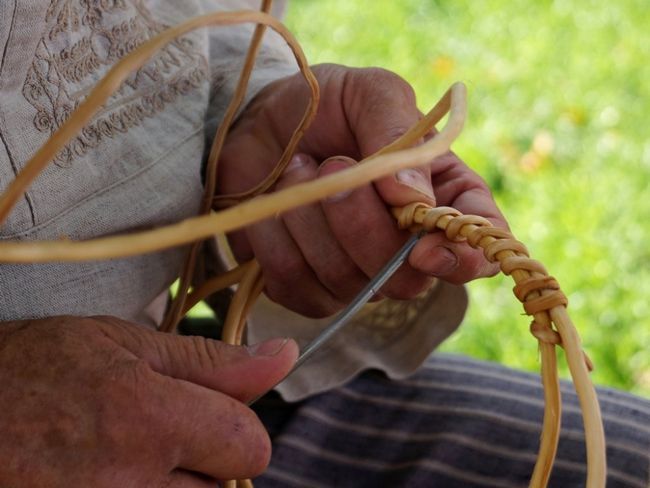Плетение из корня: мастер-класс с инструкцией, фото и видео