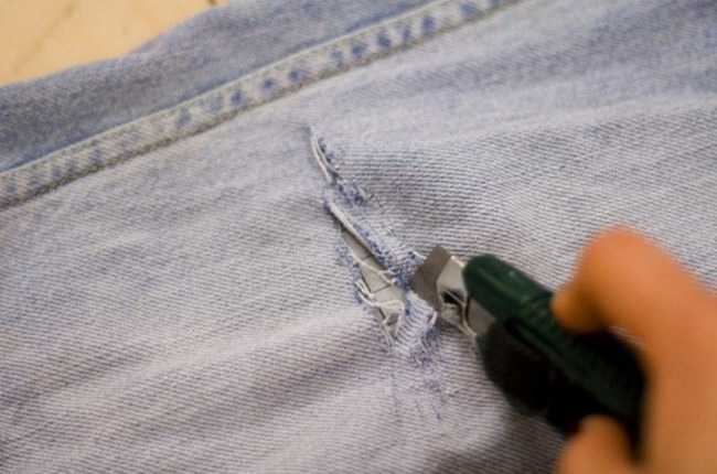 Как сделать дырки на джинсах в домашних условиях красиво с видео и фото