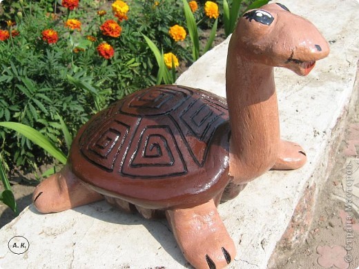 Черепаха своими руками из шишек и шин с фото и видео