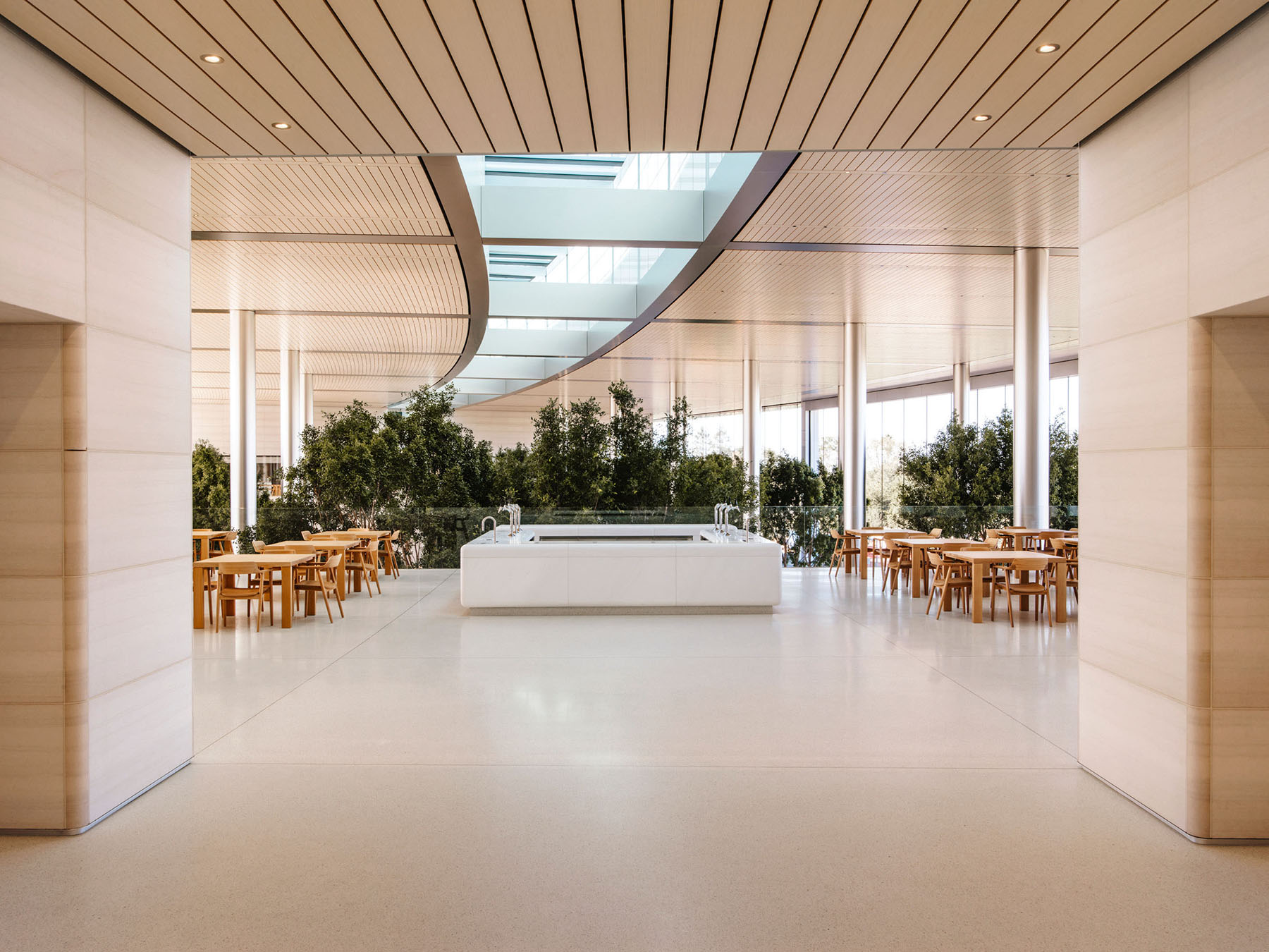 Apple Park: обзор самого минималистичного офиса в мире