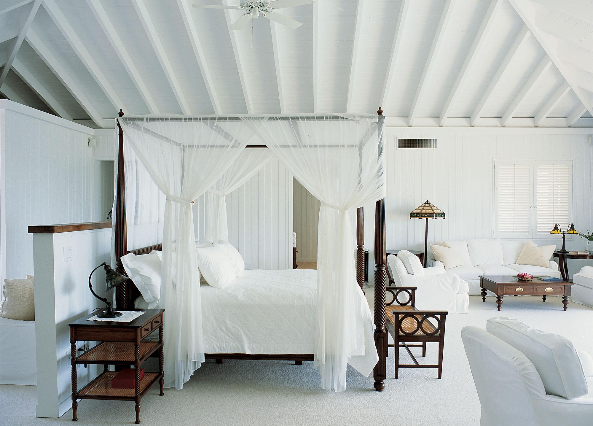 Кровать с балдахином – романтика в вашей спальне