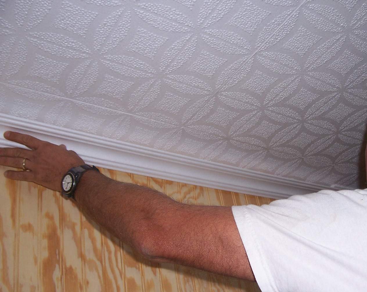 Простые способы по исправлению ужасной потолочной плитки