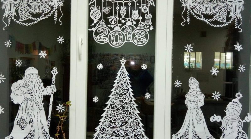 Как сделать новогодний декор во все окно?