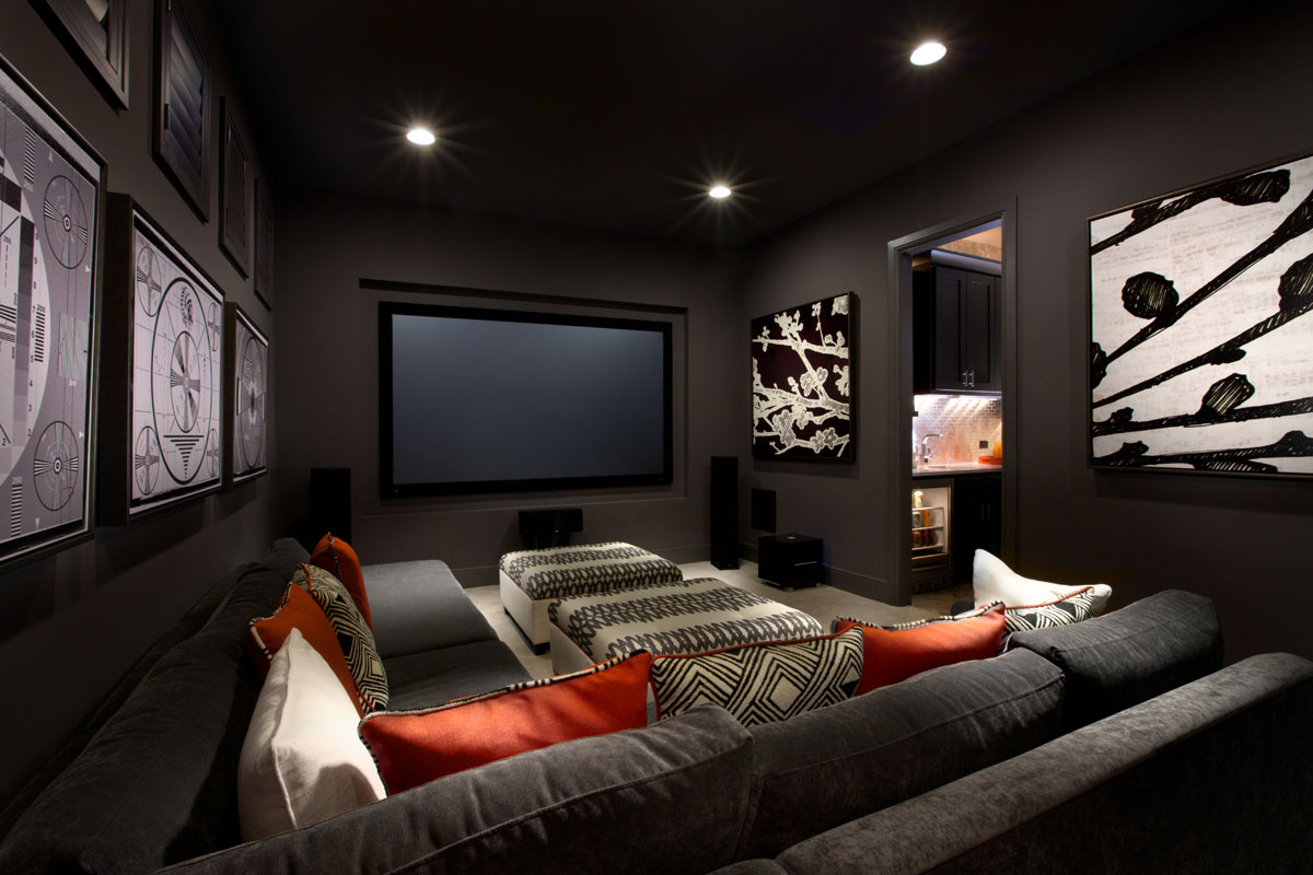 Как организовать домашний кинотеатр в маленькой квартире?