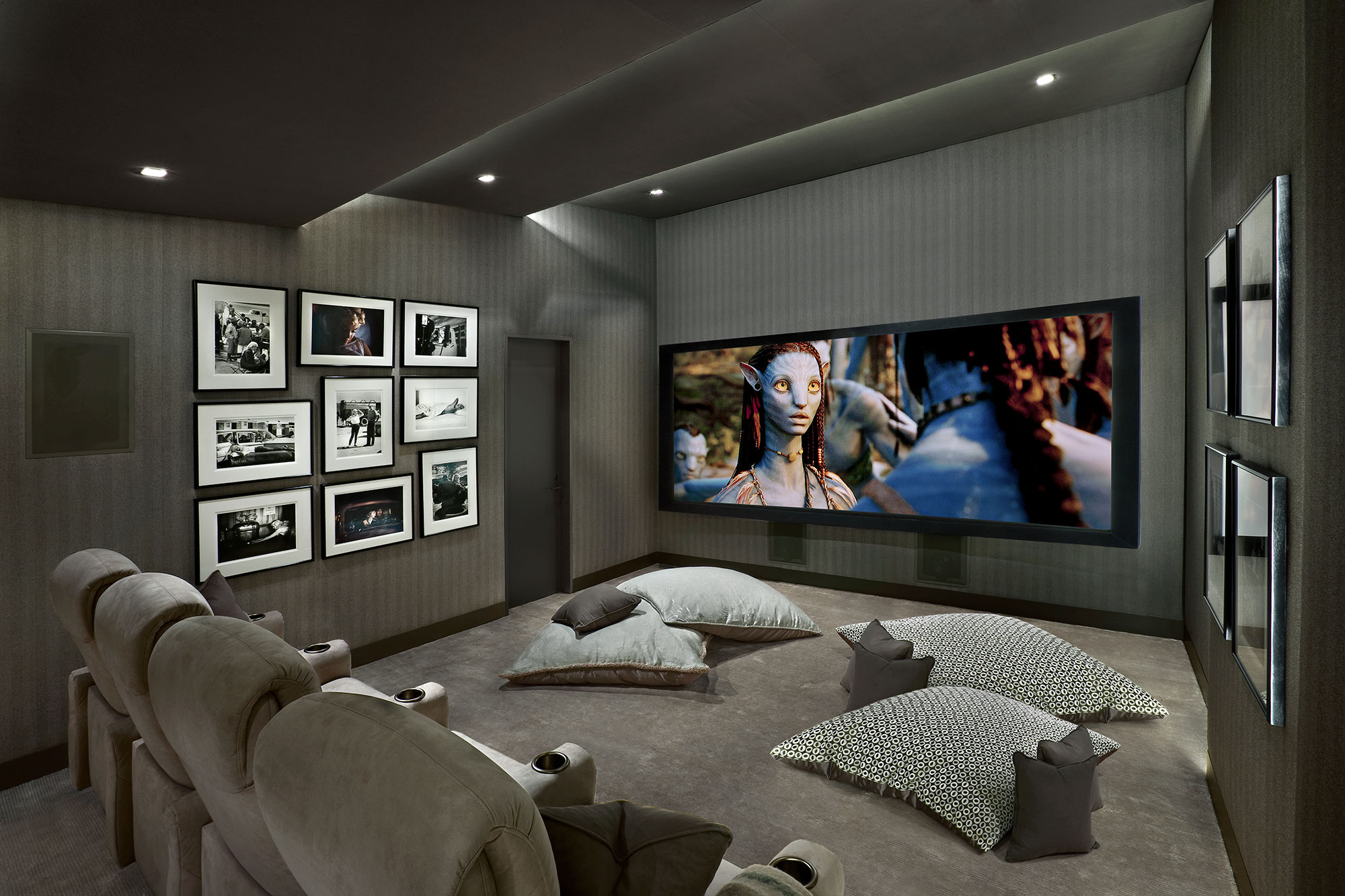 Как организовать домашний кинотеатр в маленькой квартире?