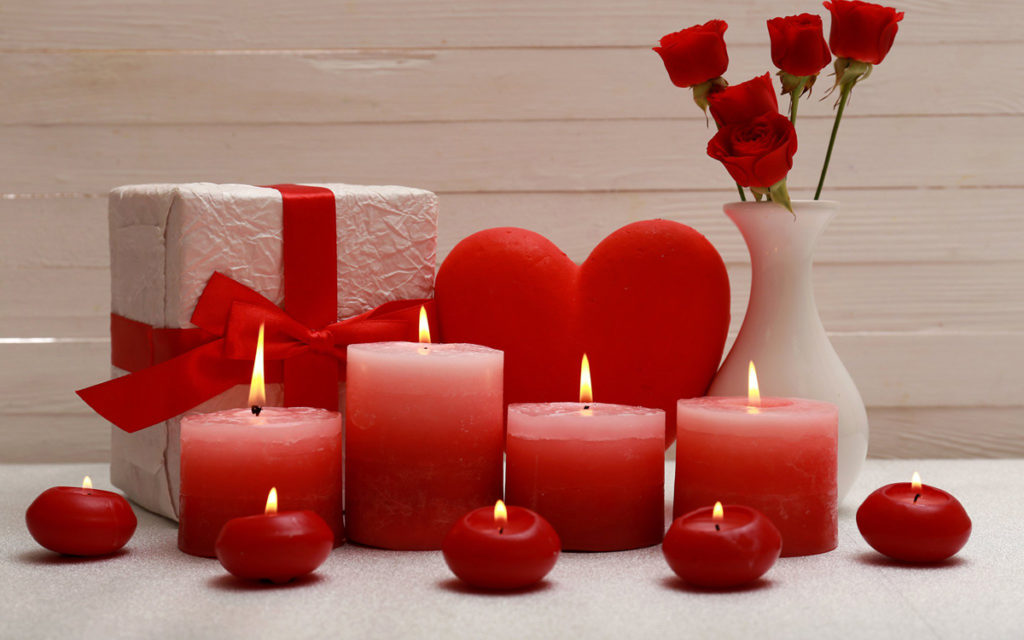 Как украсить дом свечами 14 февраля?