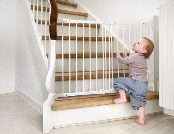 Как обезопасить квартиру если дома годовалый ребенок?