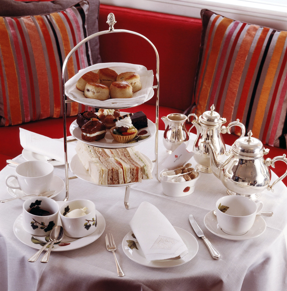 Накрыть стол для чаепития. Чайная церемония в Англии Файв оклок. Afternoon Tea: традиционное английское чаепитие. Сервировка чайного стола. Сервированный чайный стол.